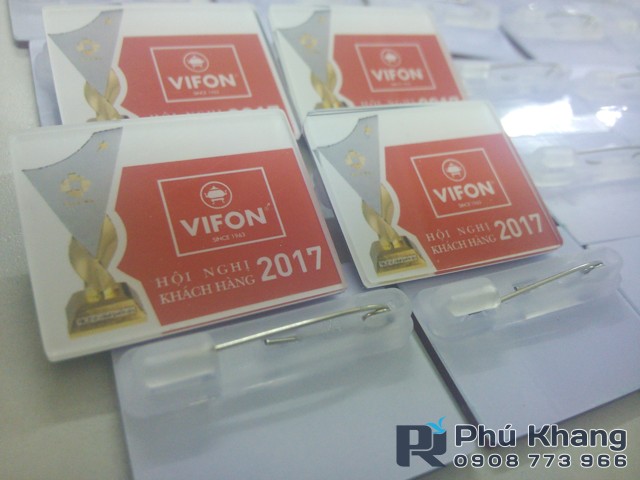 Xưởng làm móc khóa giá rẻ, móc khóa mica, bảng tên mica