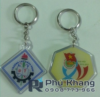 Móc khóa đổ keo dẻo giá rẻ, in sticker decal đổ keo dẻo