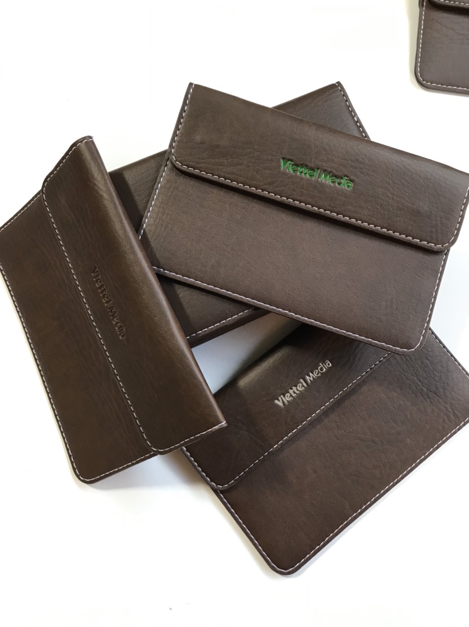 Nơi làm bìa trình ký da giá rẻ