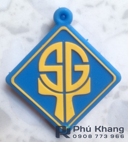 Nhãn mác thời trang bằng cao su, móc khóa cao su dập nổi