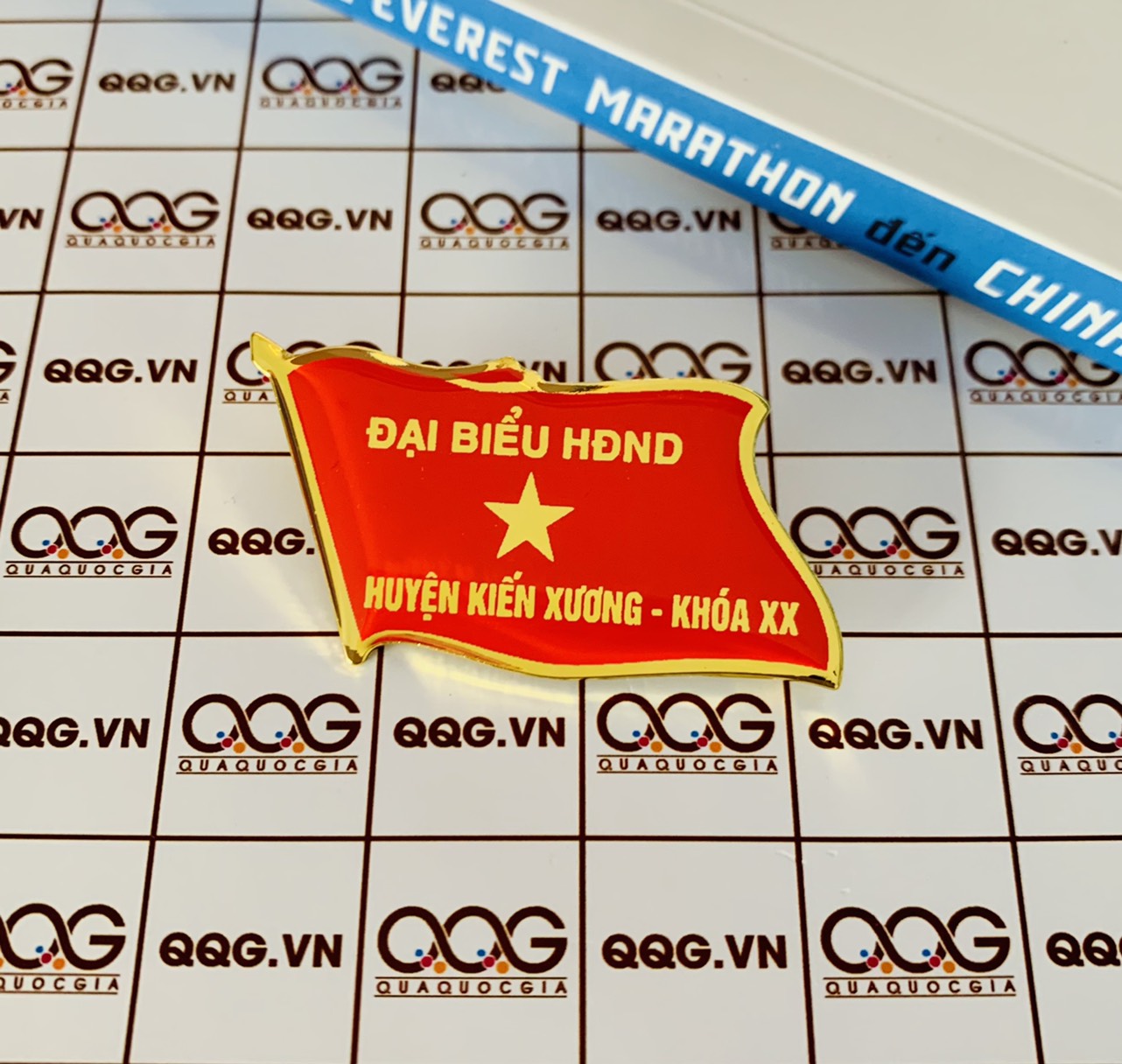 huy hiệu lá cờ, bán huy hiệu đại hội,. làm huy hiệu hội đồng nhân dân
