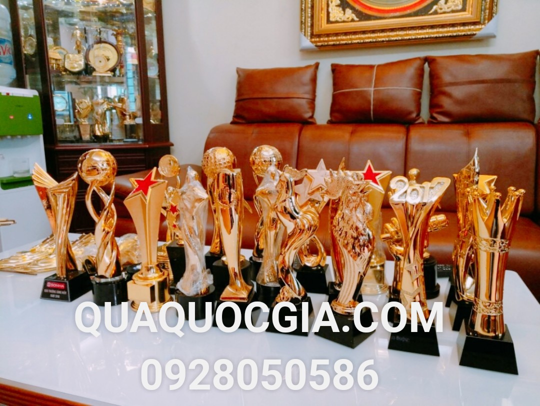 bán cúp doanh nhân,cúp vàng doanh nghiệp, cúp quà tặng,cúp trao giải ,xưởng đúc cúp lưu niệm,Sản xuất cúp vinh danh,cúp sự kiện giá rẻ, cúp doanh nghiệp