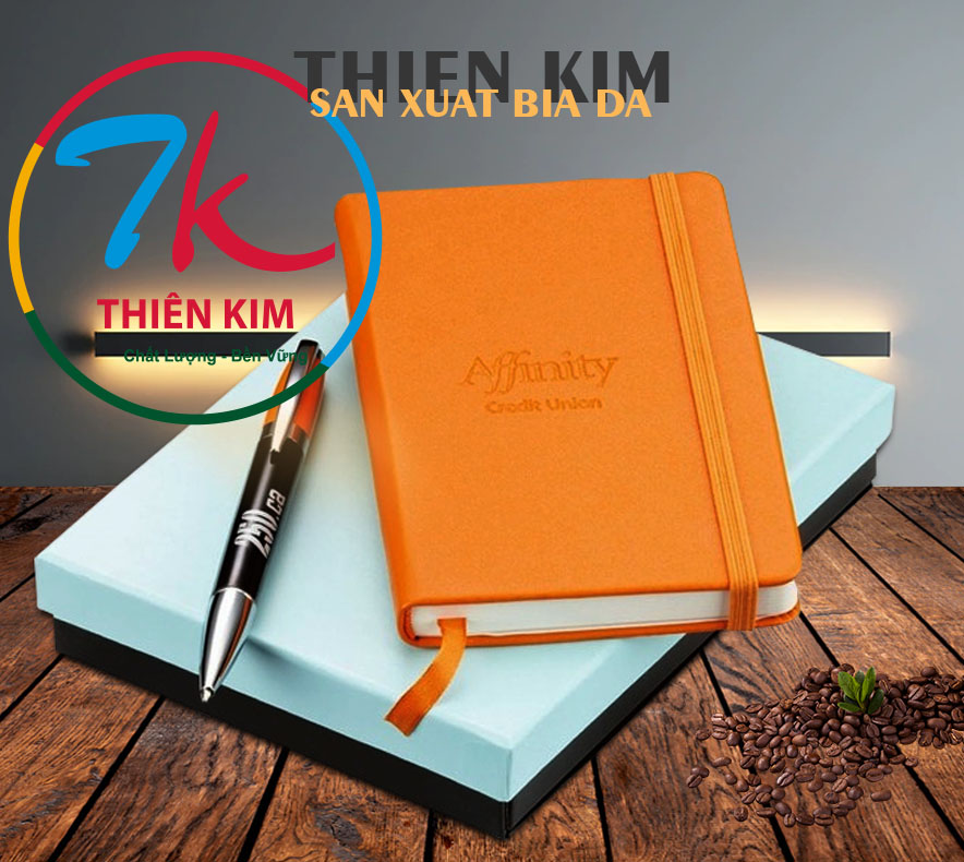 Cơ sở làm bìa da, nhận làm cuốn menu da, làm bìa còng, làm bìa da simili,