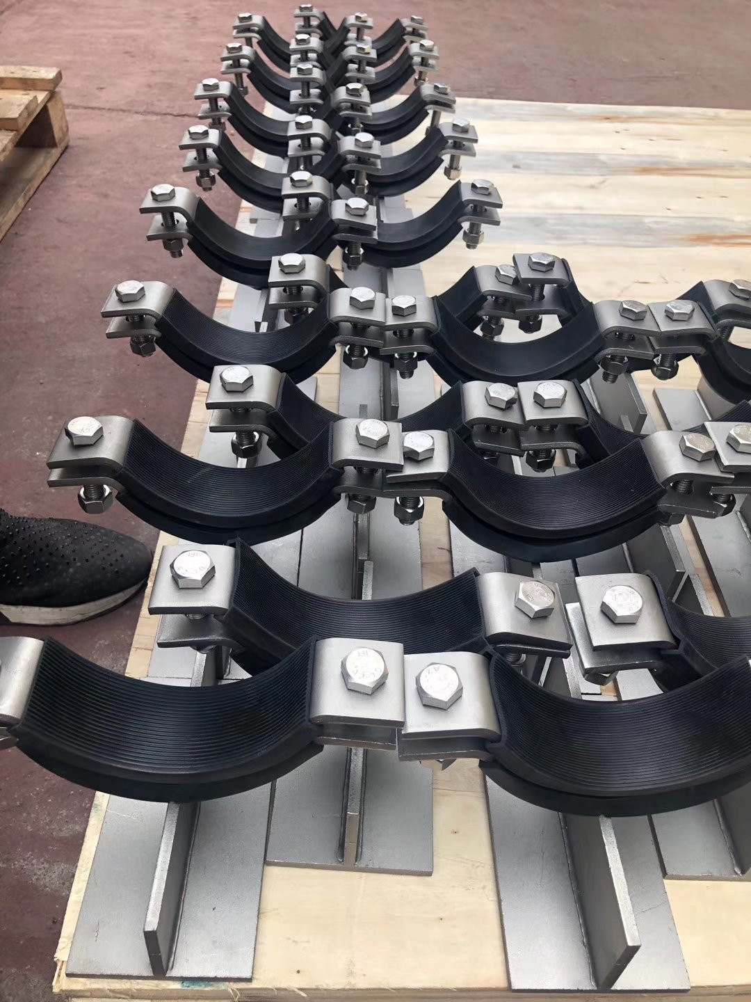 Bán các loại cùm ống, Cùm giữ ống, Cùm ống đơn, Cùm ống đôi