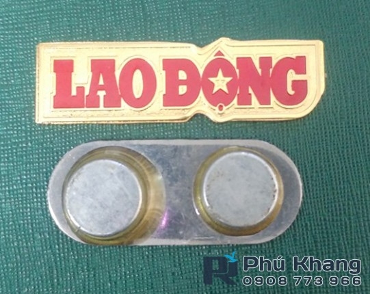 Pin cài áo cắt theo yêu cầu, in logo cài áo công ty