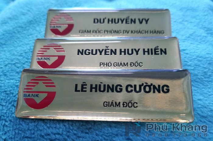 Xưởng chuyên in bảng tên nhân viên, bảng tên cài áo mạ vàng