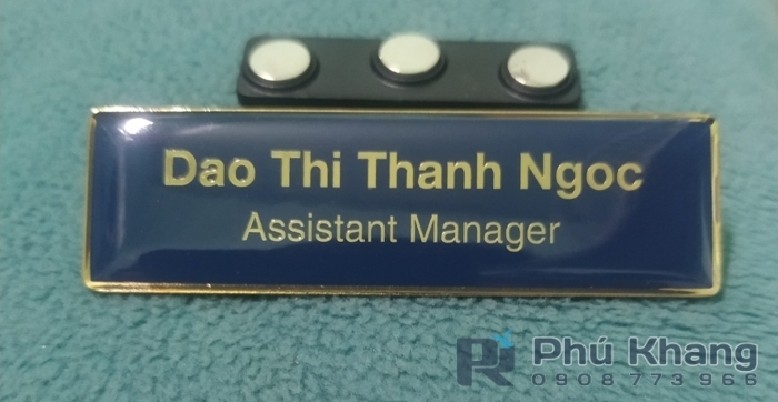 Xưởng sản xuất bảng tên kim loại, bảng tên nhân viên ngân hàng