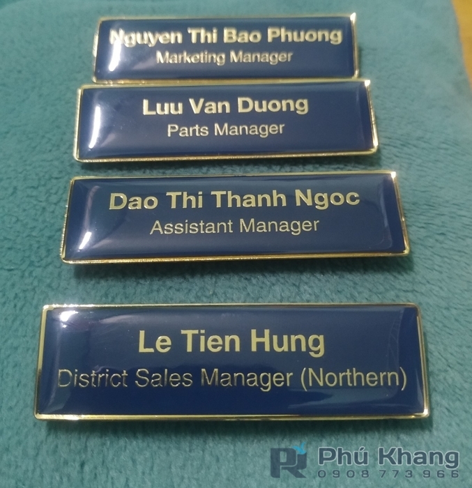 Cơ sở chuyên làm bảng tên cài áo, bảng tên ăn mòn giá rẻ